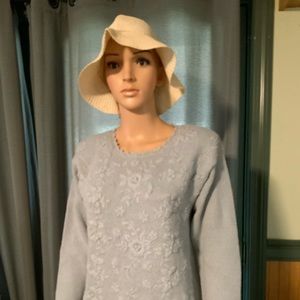 Woman’s like new sweater